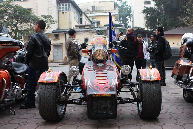 Ngam “lon rung 3 chan” Honda X4 1.300cc tai Hai Phong